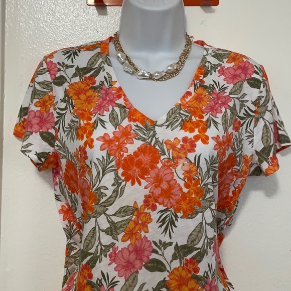 🟢for bundles only 🟢Flowers top shirt - Picture 5 of 7